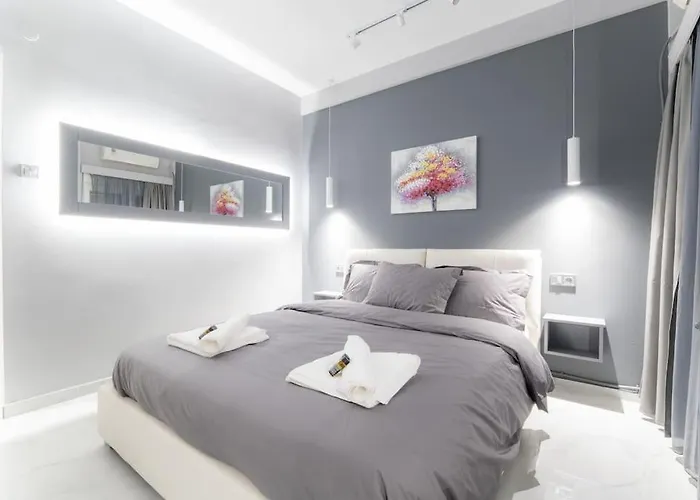 Lux Seaside Apartment By Volos Hospitality